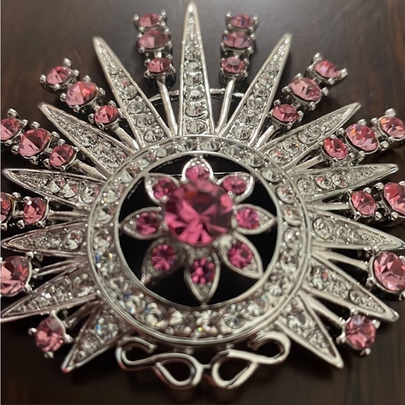 Beautiful Rhinestone Brooch exquisite workmanship from the JBK collection. new
